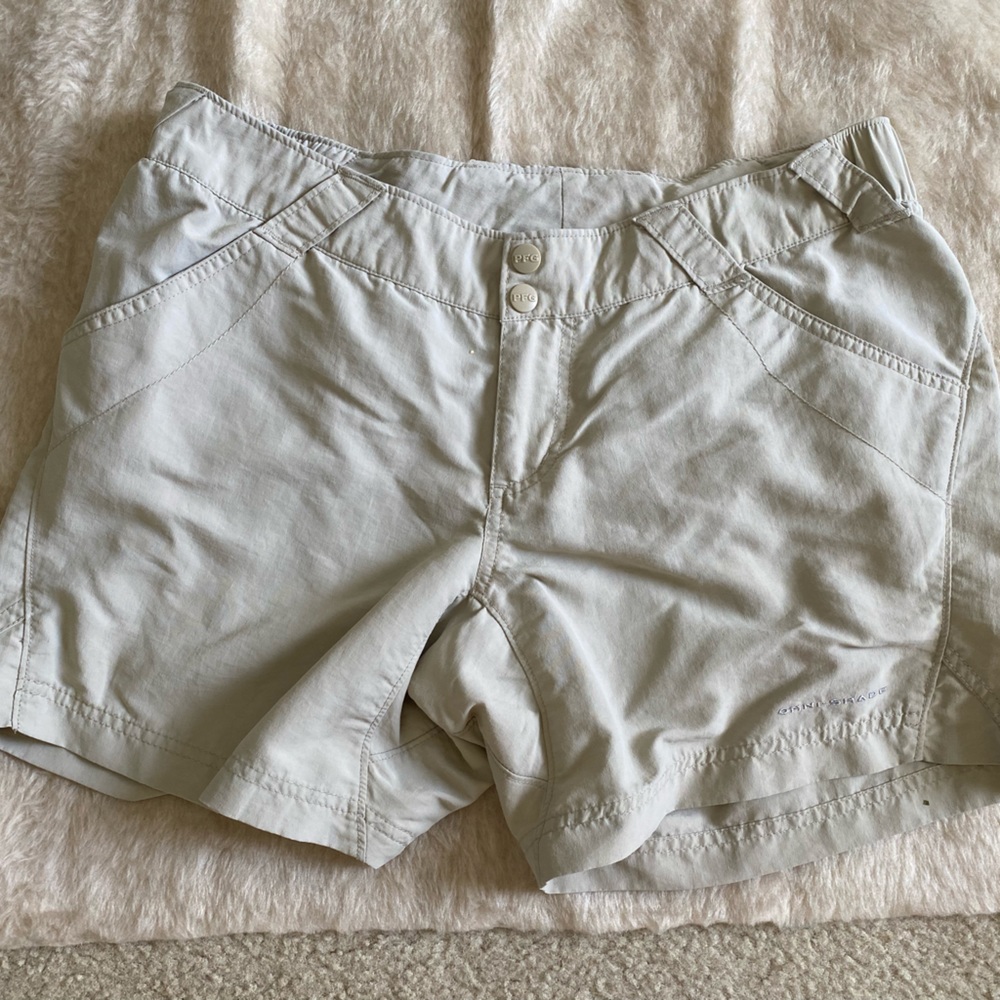 Columbia Omnishade PFG khaki shorts
